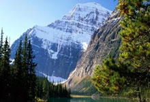 库里单场轰进50+、命中10+三分、送5+抢断 NBA历史第一人.